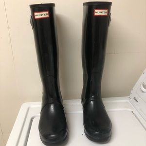 Black women’s Hunter boots size 9